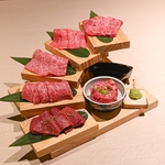 黒毛和牛や生肉を使用した逸品料理など『もう食えません！』となるまでお出しする喰切スタイル