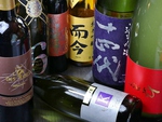 色々なお酒を。自然派の作り手や日本ワイン/地産ワインもおすすめ。