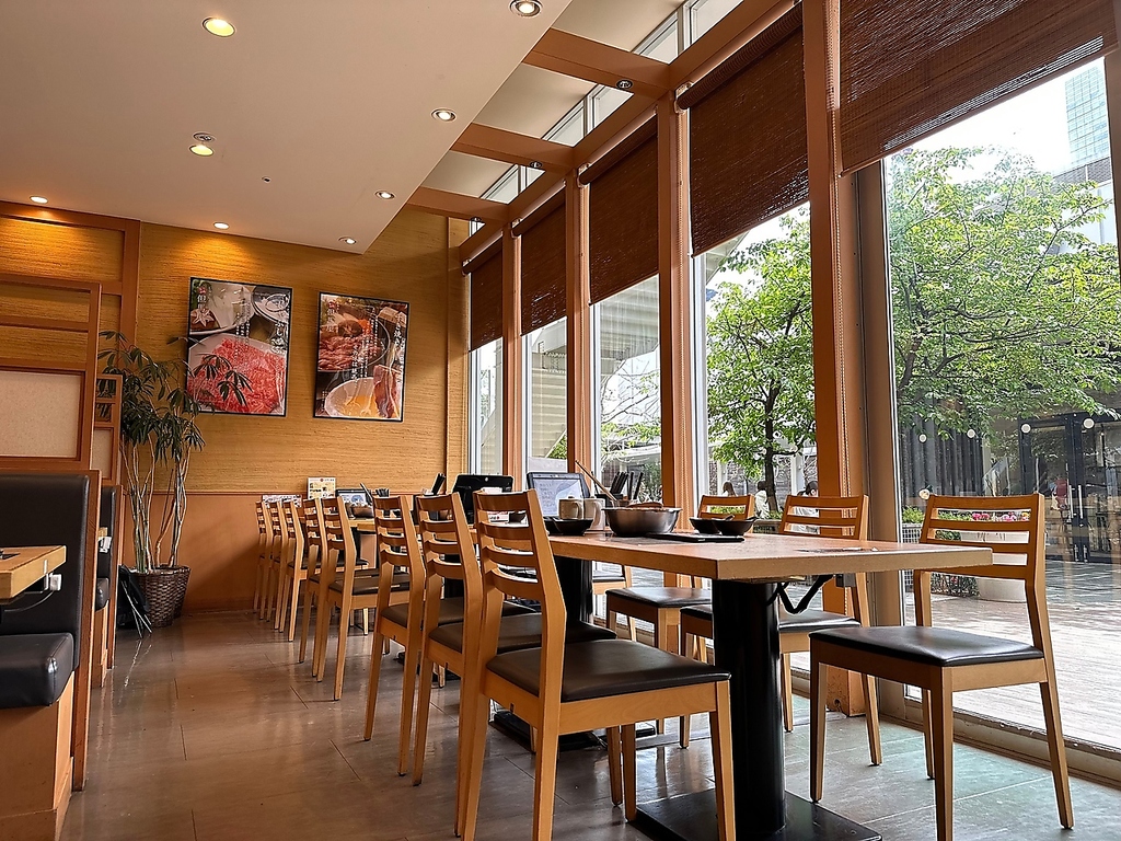 広々とした店内はソファー席が充実♪お子様連れや会社帰りにも気軽にお寄りいただけます。