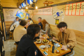 串揚げスタンド ハチミツ 錦通店の雰囲気2