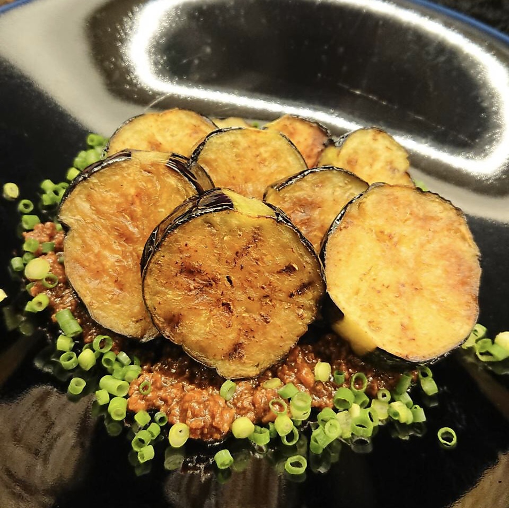 【人気】炭火焼で堂々の1位を誇る「揚げ茄子の炭火焼」味噌とのマッチングが最高です。