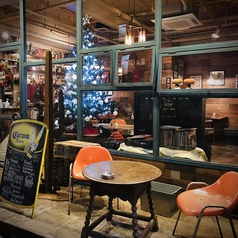 オープンエアの気持ちの良い席