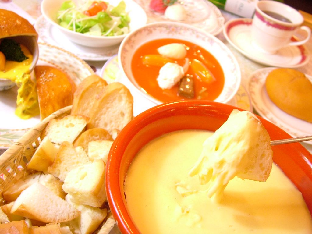 ロシア料理＆チーズフォンデュのカワイイお店『マトリョーシカ』一番人気はチーズフォンデュ