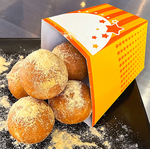 特製チーズボールに韓国で人気のプリンクルパウダーをかけました