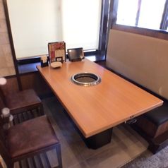 新設　テーブル席　車いすのお客様もご利用できるテーブルをご用意しております。
