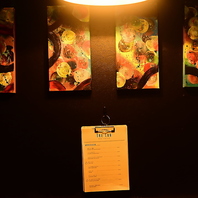 沖縄中の町の隠れ家。元バーを改装した落ち着く空間