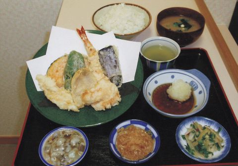 天ぷらは油が命なので、毎日新鮮な油を使用しています。