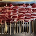 【ご好評の新鮮な串】毎日丁寧に下処理をし仕込みを行い、皆さまに美味しい状態でご提供できるようご用意しております。