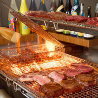 香ばしい炭火で【牛タン、ホルモン、新鮮魚介】を★