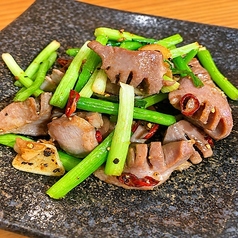 ずりと葱のピリ辛にんにく炒め