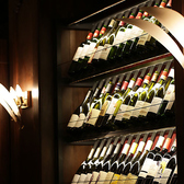 厳選して仕入れたワインの数々。お料理に合わせてどうぞ。