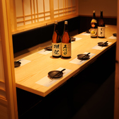 当店では、団体様にも最適な完全個室をご用意。広々とした空間で、周りを気にせず宴会や接待、歓送迎会をお楽しみいただけます。最大150名様まで対応可能なので、大人数の飲み会や会社宴会にもぴったり！落ち着いた雰囲気の個室で、こだわりの和食や日本酒をゆっくりとご堪能ください。