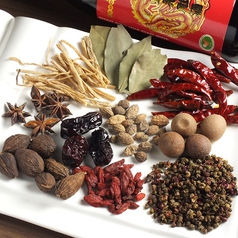 ◆薬膳スープは多数の香辛料でカラダにも優しい◆