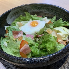 半熟卵のシーザーサラダ