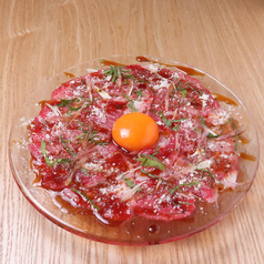 仙台牛炙りとろたたき 卵黄パルミジャーノ仕立て