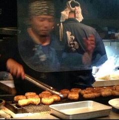 一本一本丁寧に仕込む手作り焼き鳥と多彩な串メニュー