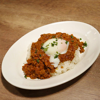 丁寧に仕込む心温まる日替わり料理