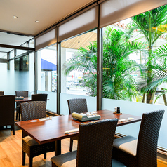 ご家族やカップルなど、様々なシーンでご利用可能なテーブル席