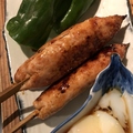 料理メニュー写真 鶏つくね串と生ピーマン 温泉玉子と甘ダレ　1本