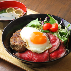 手作りハンバーグと自家製ローストビーフ丼