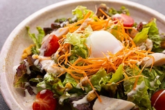 鶏ハムと半熟卵のシーザーサラダ