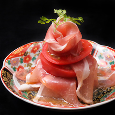 まるごとトマトと生ハムのミルフィーユ