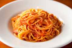 ニンニク、赤唐辛子のトマトスパゲッティ『パッパガッロ風』