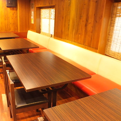 【テーブル】4名様×7ご用意。人数に合わせレイアウトの変更もできます。人数のご要望がありましたらお気軽にお問合せ下さい。