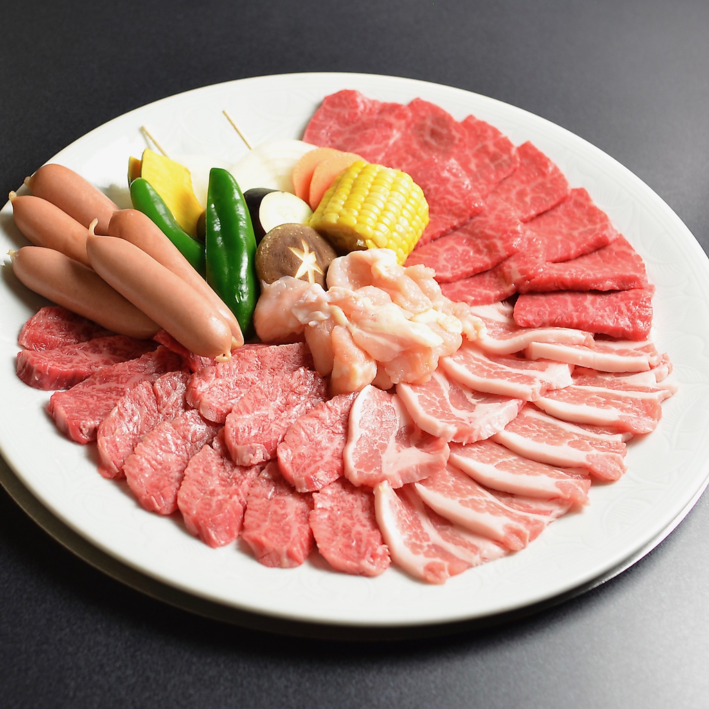 単品メニューも豊富に取り揃えております。人気NO１「まんぷく亭盛り」は必見！