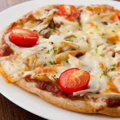 【絶品★】きのこと軽井沢手作りチーズのピザの写真