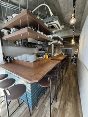 広々としたカウンター