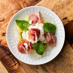 旬のフルーツと生ハムの白和え