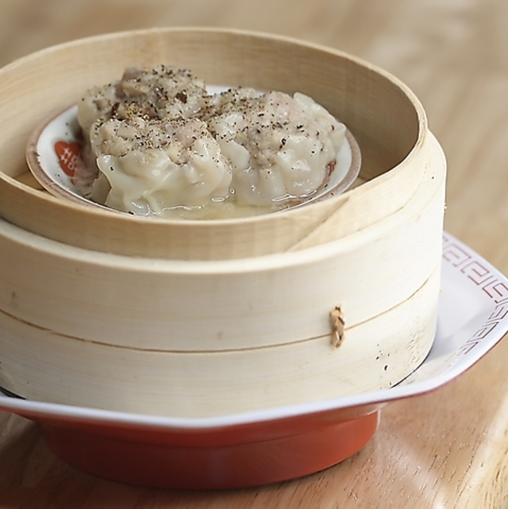 ほかほか点心「シウマイ」が名物！お肉の旨みが溢れる逸品はご飯やドリンクとの相性もピッタリです！