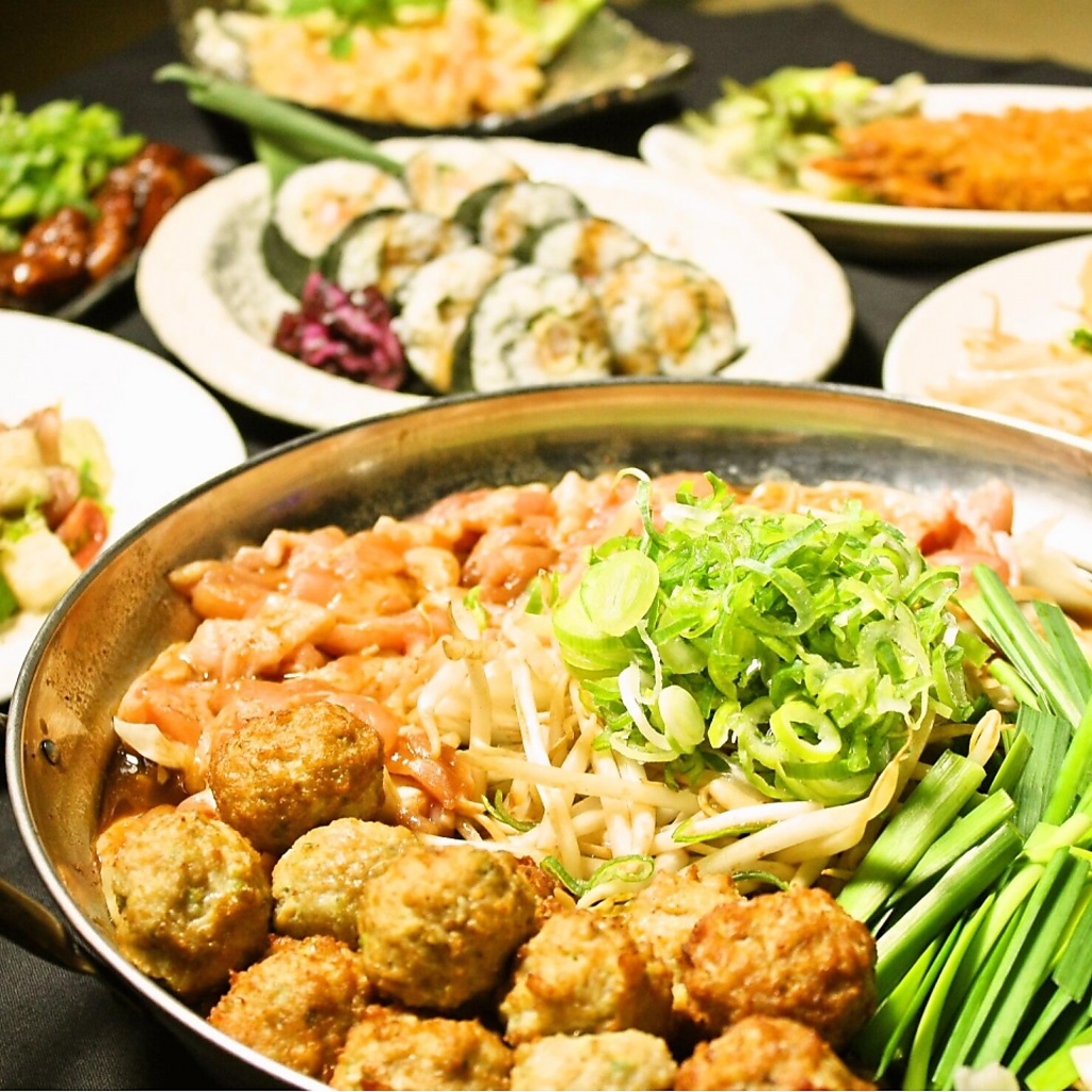 120分飲み放題付き★鍋宴会コース4000円～！（写真は鶏つくね鍋）