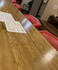 カウンターを圧巻の9席。おひとりから複数人ご利用いただけます。