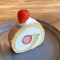 料理メニュー写真 いちごのロールケーキ