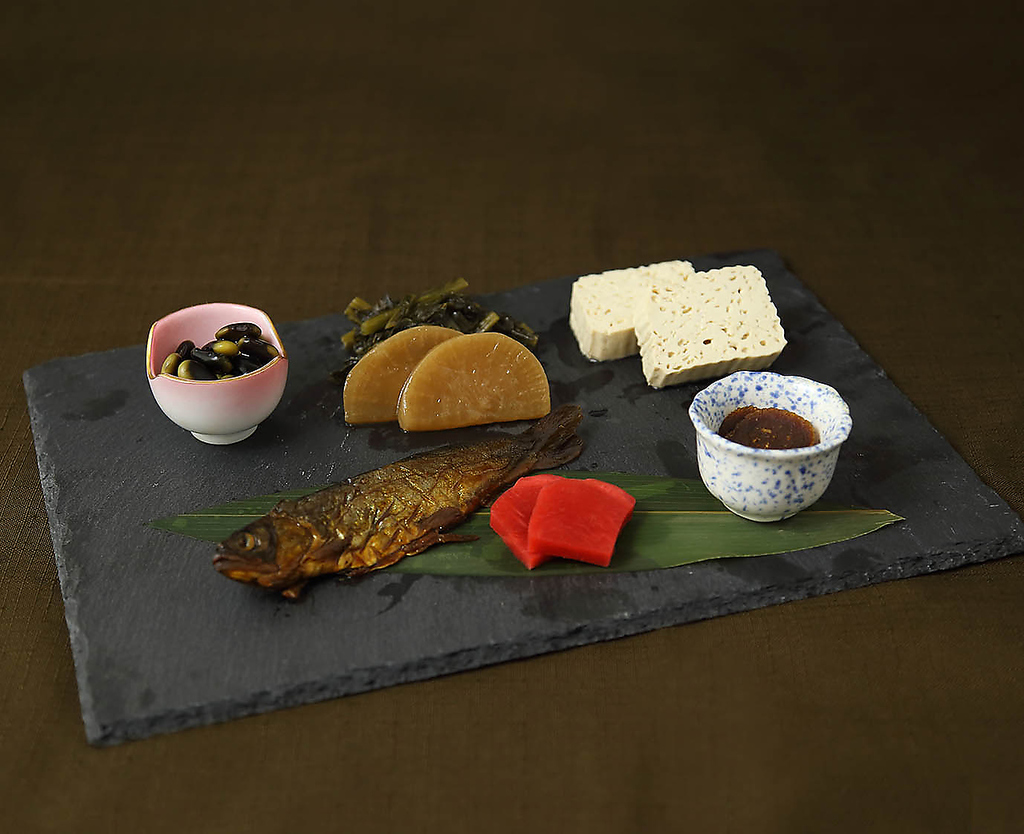 八寸盛り　岐阜の郷土料理とお惣菜の盛り合わせ　