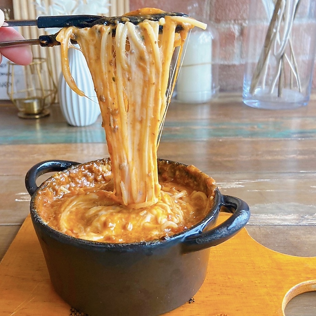 新メニュー　天まで伸びるチーズミートソースボルケーノ　どこまで伸びるかお試しください☆