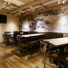 【2～4名様テーブル席】普段のお食事はもちろん、会食・接待、少人数宴会などにも使えるテーブル席