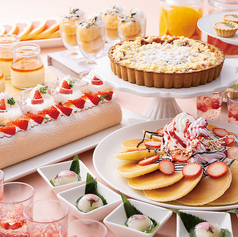 【デザート】苺をたっぷりと使用した春のデザートをご用意の写真