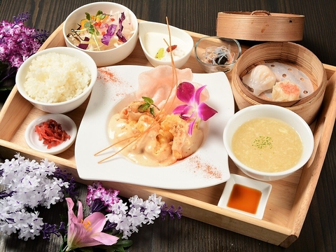お客様が安心して楽しめるよう素材や油などにこだわった料理を提供しております。