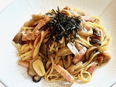 きのことベーコンのバター醤油パスタ