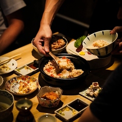 4名個室　落ち着いた木の空間。グループ利用に◎※加熱式たばこのみご利用いただけます。最大22名　大人数様でのご利用にも対応。貸切利用のご相談もお気軽にご連絡くださいませ。