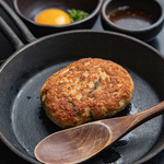 【新田辺駅東口徒歩4分！】香ばしく焼き上げた自家製つくねに、とろり卵黄が絡む至福