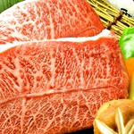 お肉が上質なだけでなく、職人がサシのバランスが良い部分だけを、贅沢に厚切りで提供！