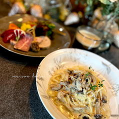 こだわりの生パスタやナポリピッツァの前菜付きのランチ