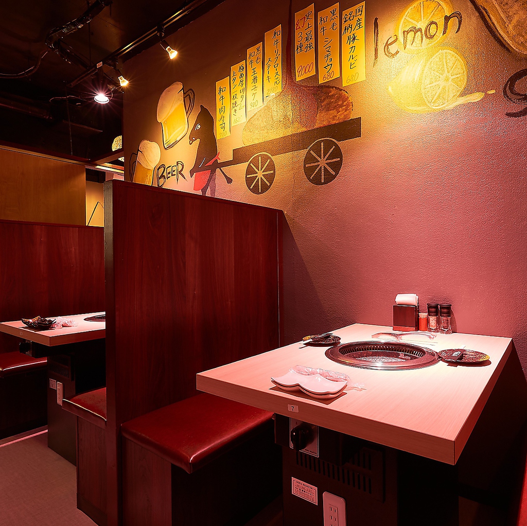 焼肉店とは思えない清潔感♪宴会に最適な最大10名様用の半個室もご用意しております。