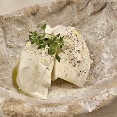 自家製クリームチーズ豆腐　天日塩とオリーブオイルで