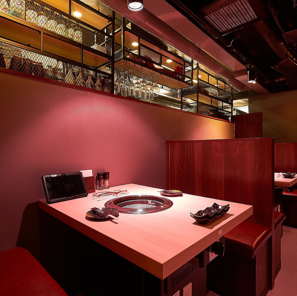 ソファ半個室席4名～8名様迄。普段使いの飲み会や、ちょっとした集まりにも