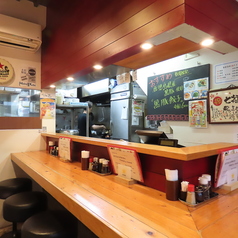 サクッと飲むならカウンター。お一人でも◎　店長との会話を楽しみましょう♪